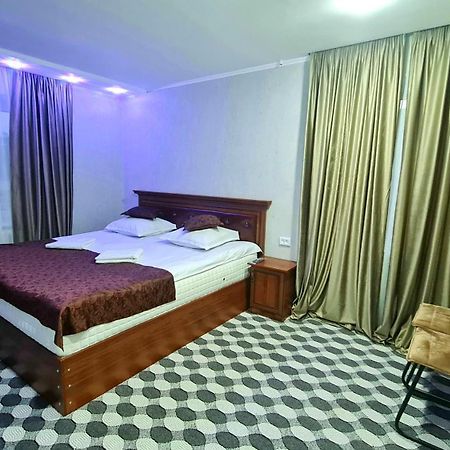 Status House Hotel Fergana Exterior photo